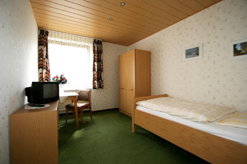 Hotel Restaurant Gunsetal Bad Berleburg Room photo